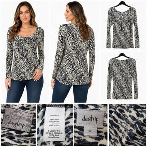 Daytrip MEDIUM Black/White Animal Print LS Blouse